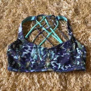 Lululemon free to be wild bra size 6